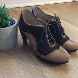 Terra Plana Heeled Lace Up Bootie